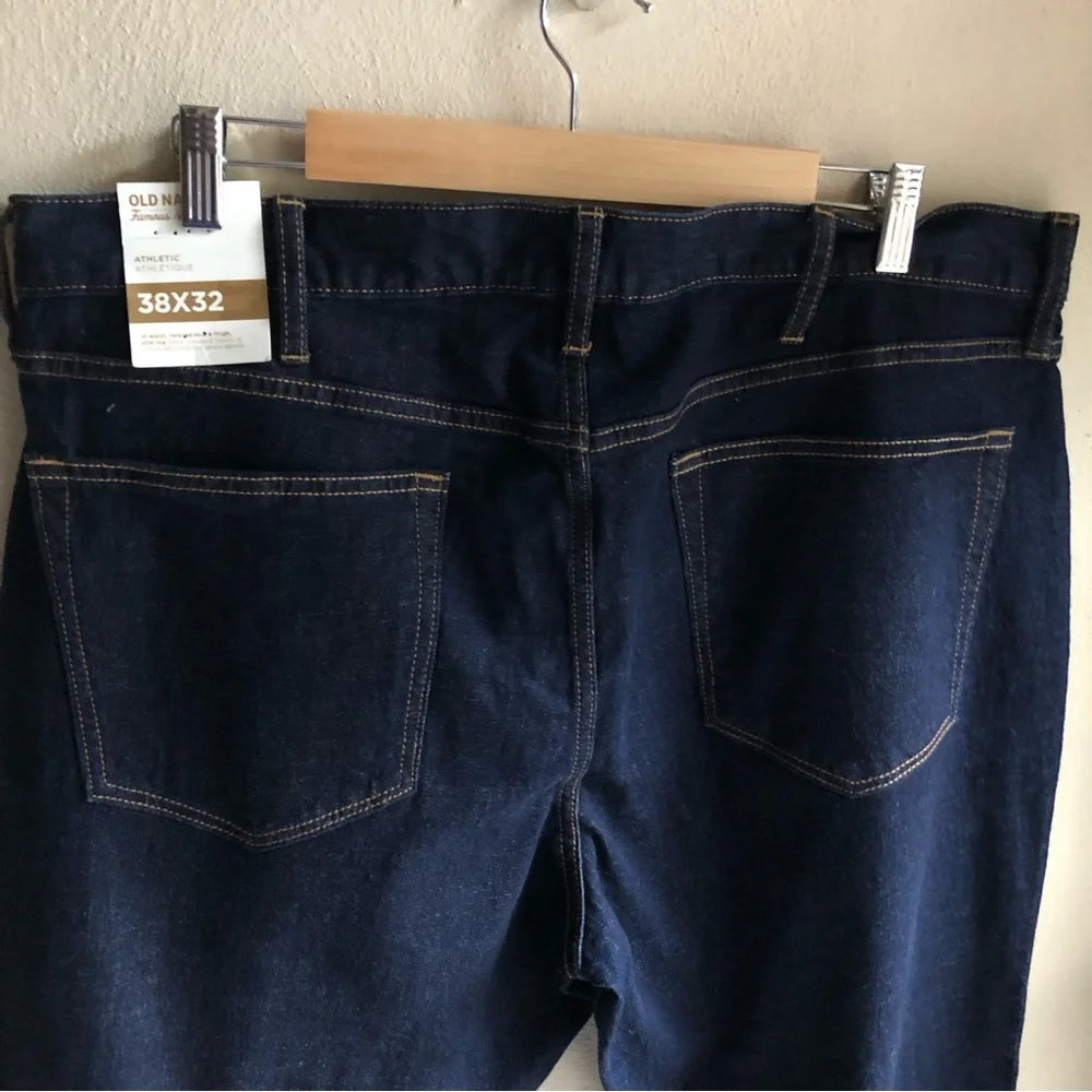 Old Navy Dark Wash Athletic Cut Straight Leg Jeans w/ Built in Flex. W38 x L32